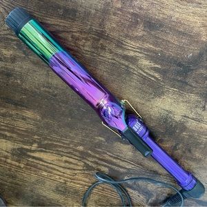 HOT TOOLS PROFESSIONAL 1-1/4" SALON CURLING IRON/ WAND- EXTRA-LONG BARREL